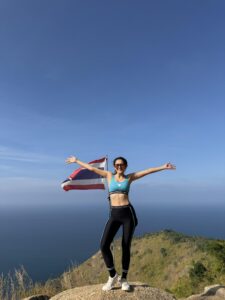 Blick auf das Meer und die Wälder vom Black Rock Viewpoint, Phuket