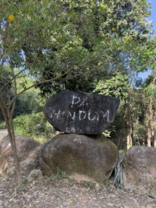 Blick auf das Meer und die Wälder vom Black Rock Viewpoint, Phuket