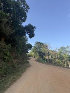 Blick auf das Meer und die Wälder vom Black Rock Viewpoint, Phuket