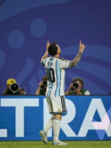 Von einem kleinen Jungen zum Fußballkönig: Die inspirierende Geschichte von Lionel Messi